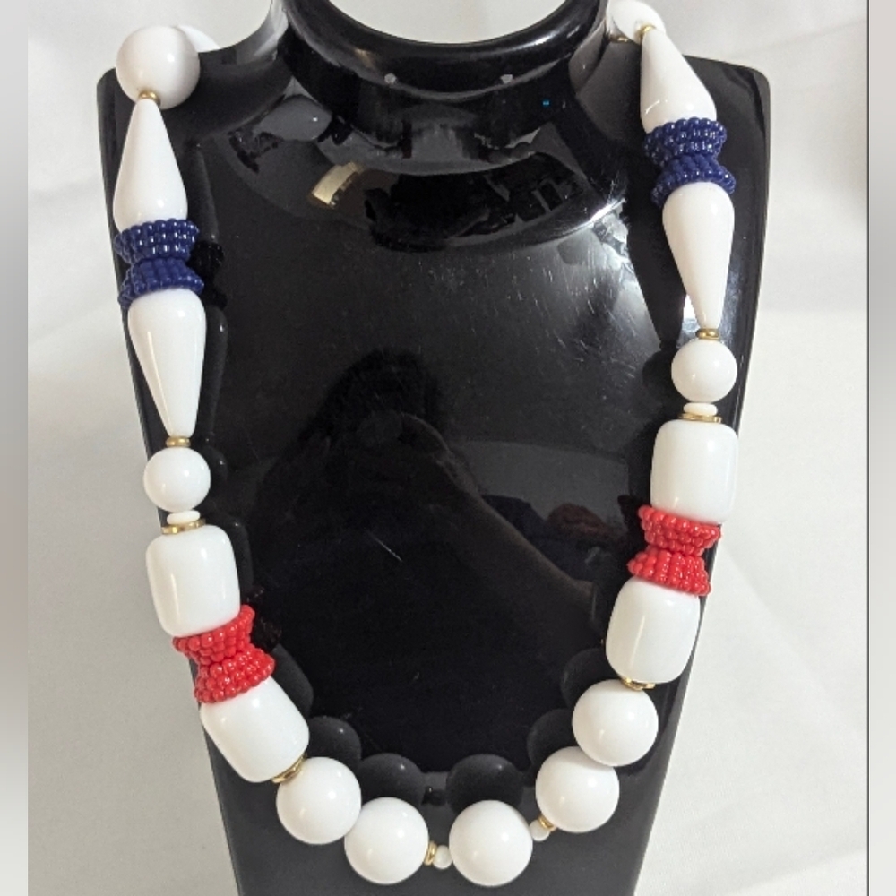 Vintage 70s Americana White Beaded Necklace with Red and Blue Accents